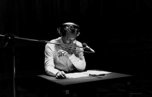 Juan Muñoz at the live recording of A Man in a Room Gambling by Gavin Bryars and Juan Muñoz at the BBC Maida Vale Studios, 1997.  Photograph: Steven White