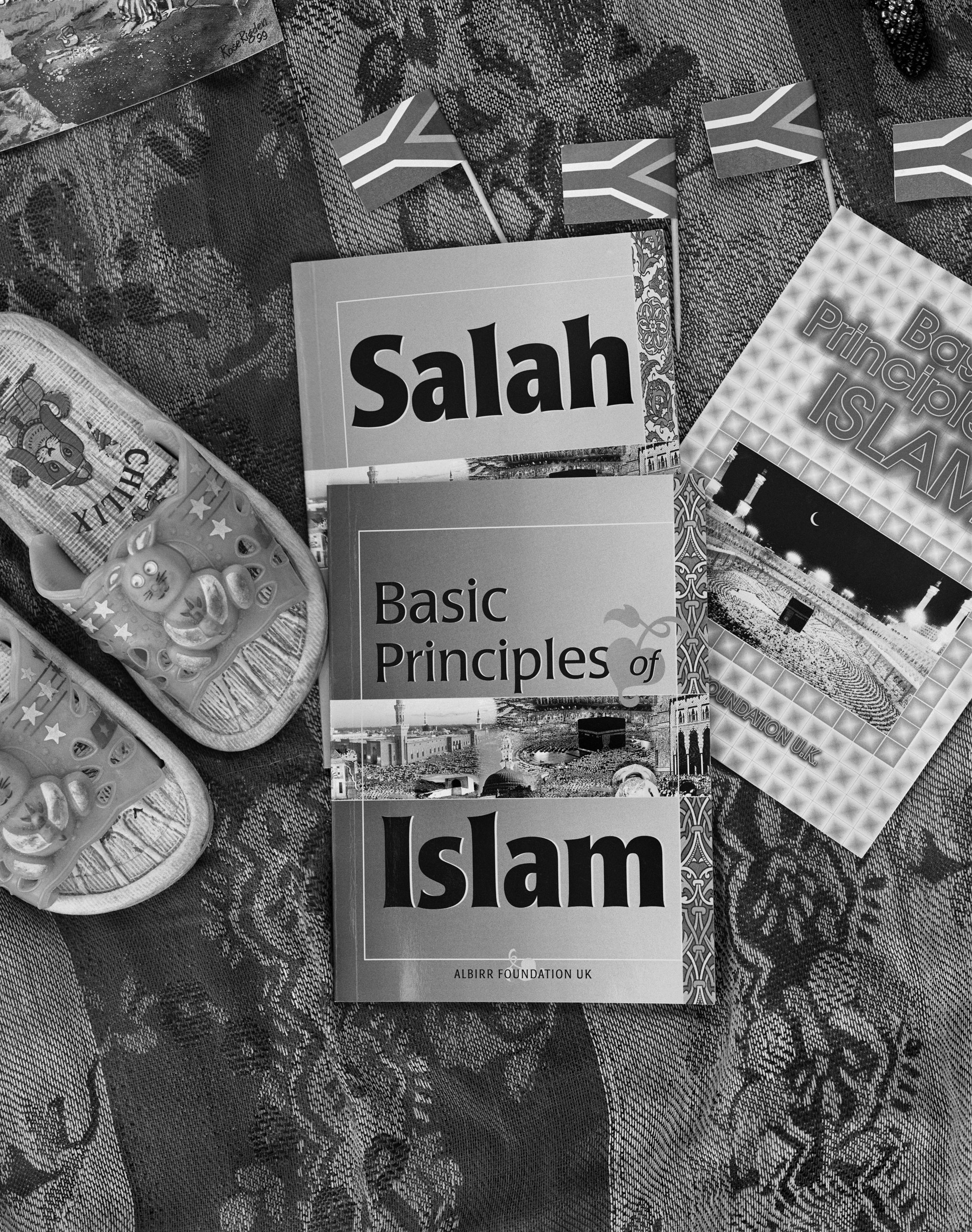 Zaakiyah's belongings. Towards a Promised Land, 2005, Wendy Ewald.