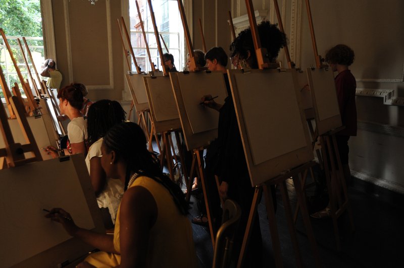 Image: Participants in a Life Class Drop-In Session 
Photographer: Chris Osburn