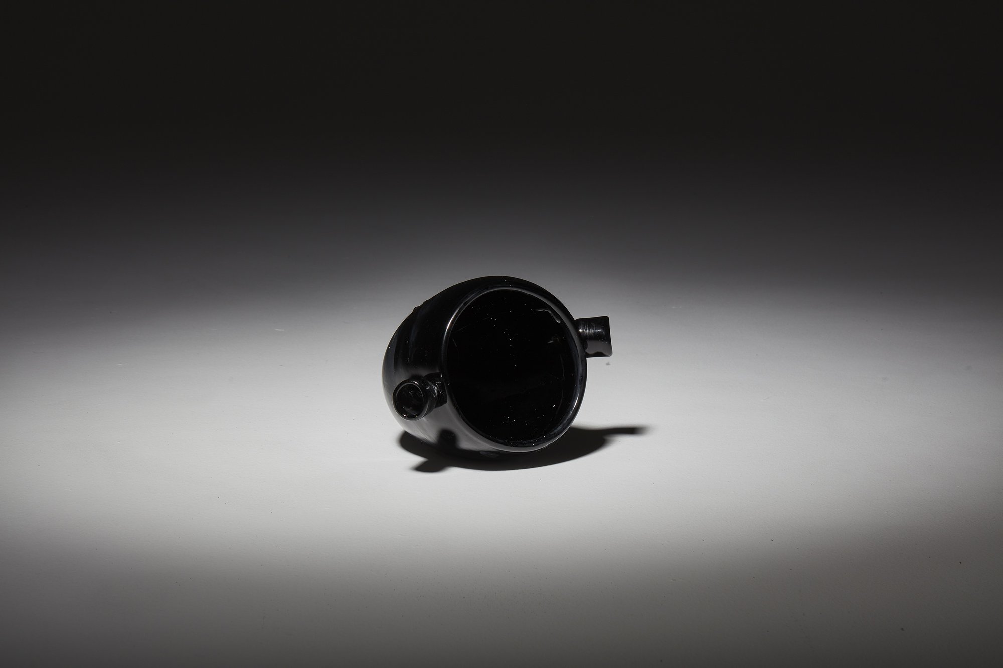 FRAUD (2020) Fictions of the Primitive. Glass-blown by Torsten Rötzsch and Louise Lang. Made with conflict sand from Playa Taurito (Gran Canarias), 38 x 26 x 28 cm. Photo by Hannah Young.