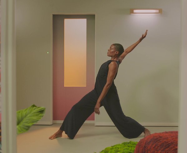 Still from Remote, Mika Rottenberg and Mahyad Tousi (2022). © Mika Rottenberg and Mahyad Tousi. Courtesy the artists and Hauser & Wirth