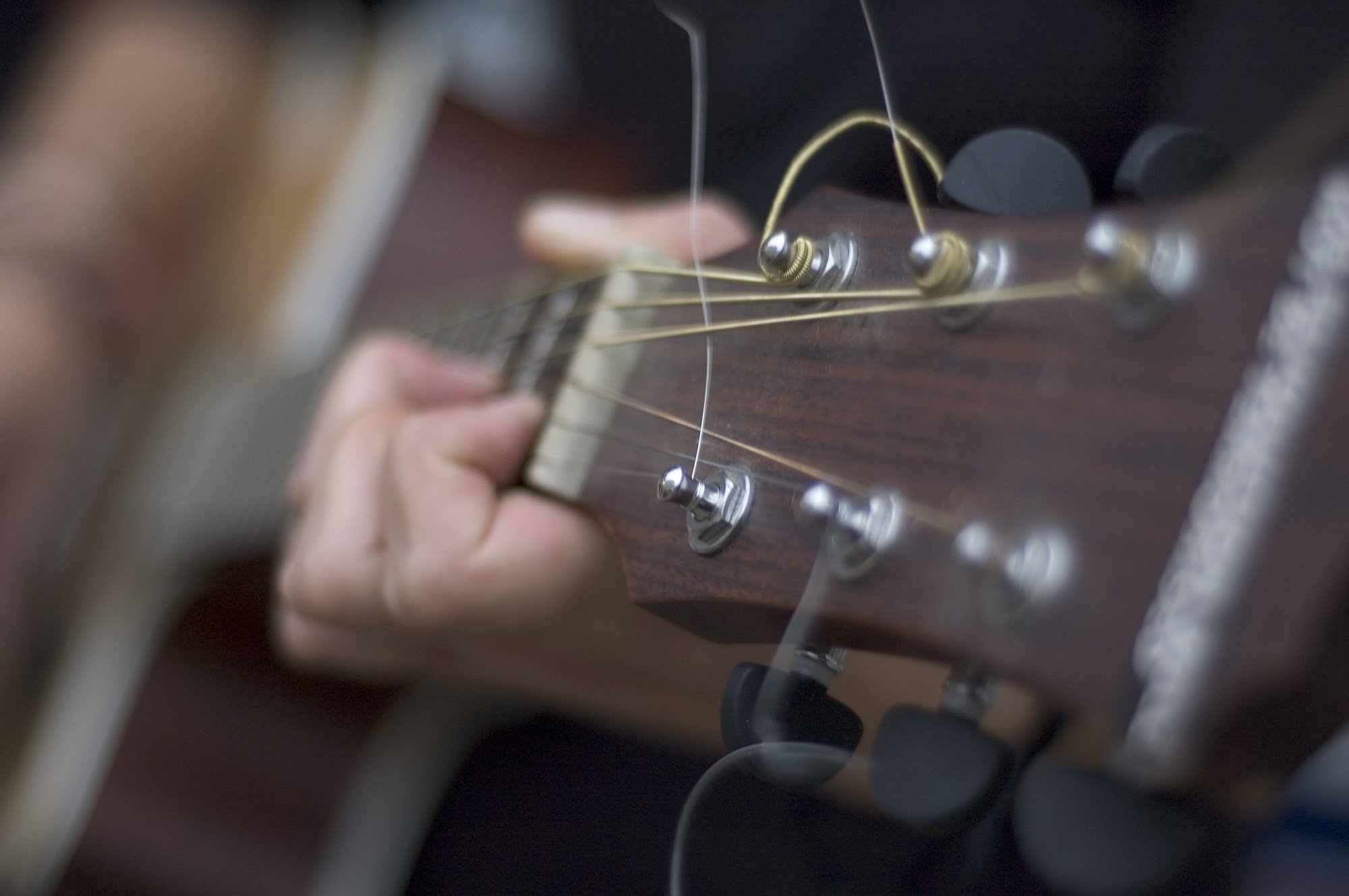 Guitar closeup, photograph by Thierry Bal.