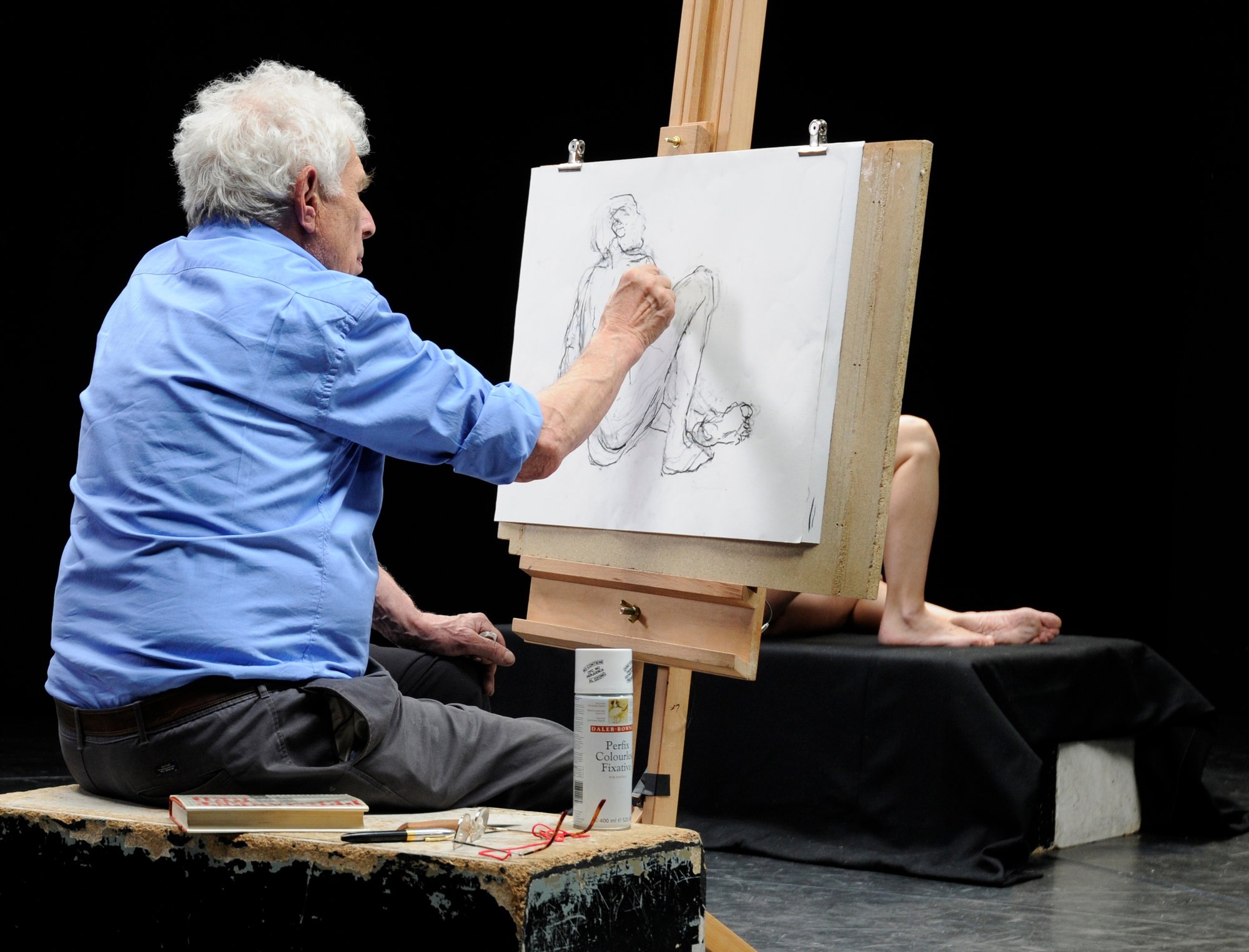 John Berger painting Maria Muñoz, May 2009. Photograph Alan Kane